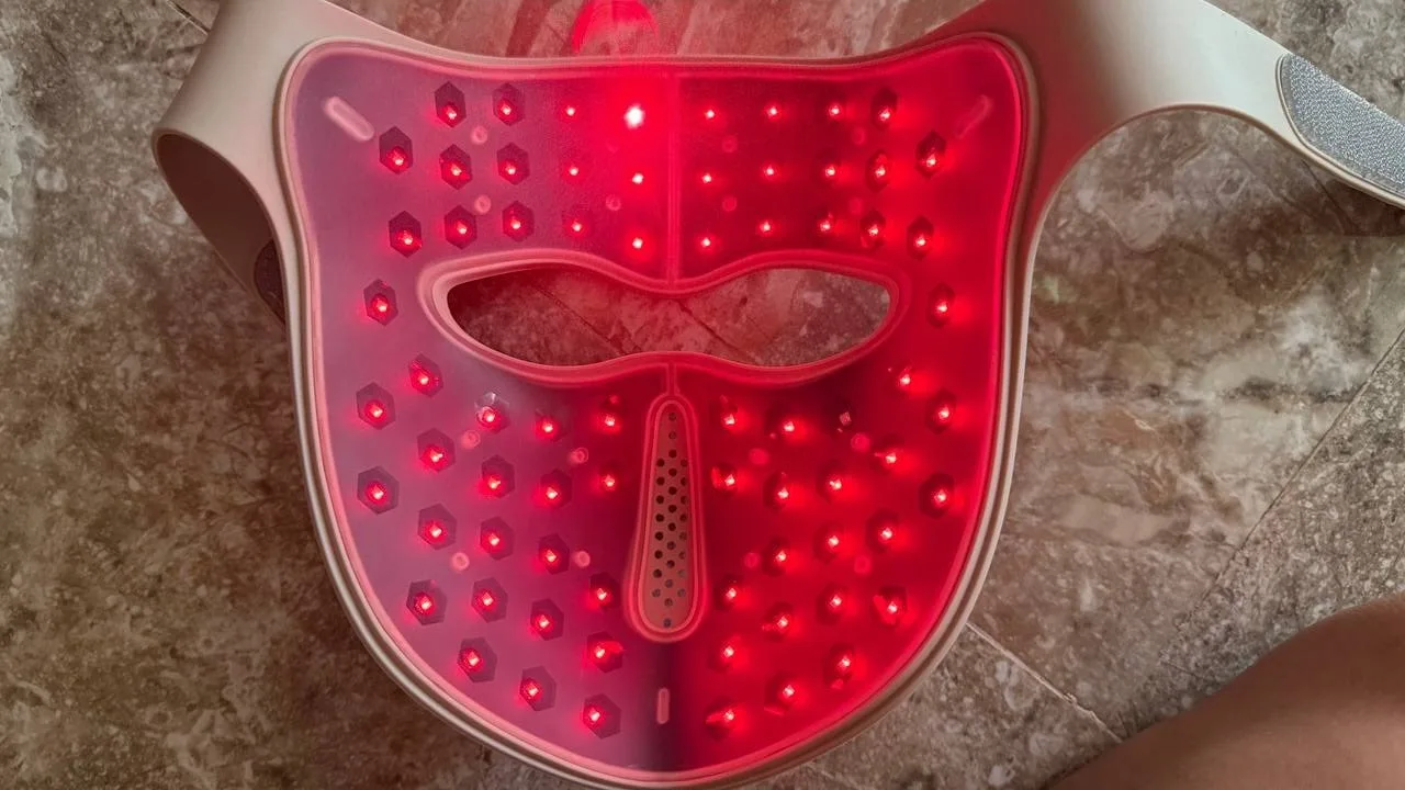 Inside of the Corique Red Fusion 5D mask showing laser and LED points
